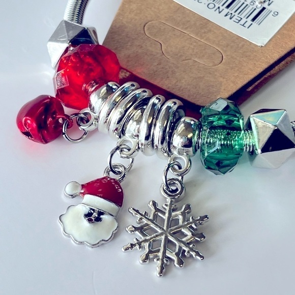 Christmas Santa Charm Stretch Bracelet - Festive Holiday Jewelry - Picture 1 of 7